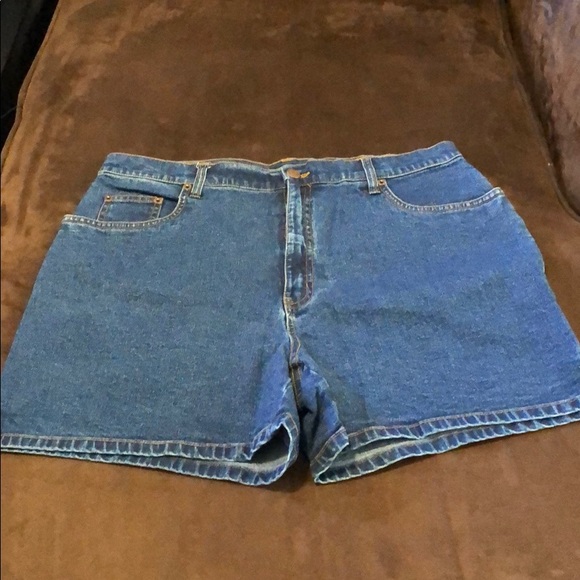 Size Bill Blass Stretch Jean Shorts 